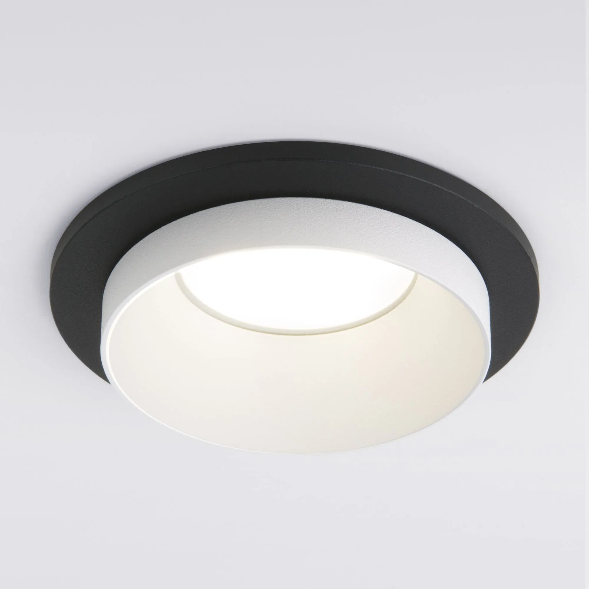 Светильник точечный 114 MR16 белый/черный Elektrostandard