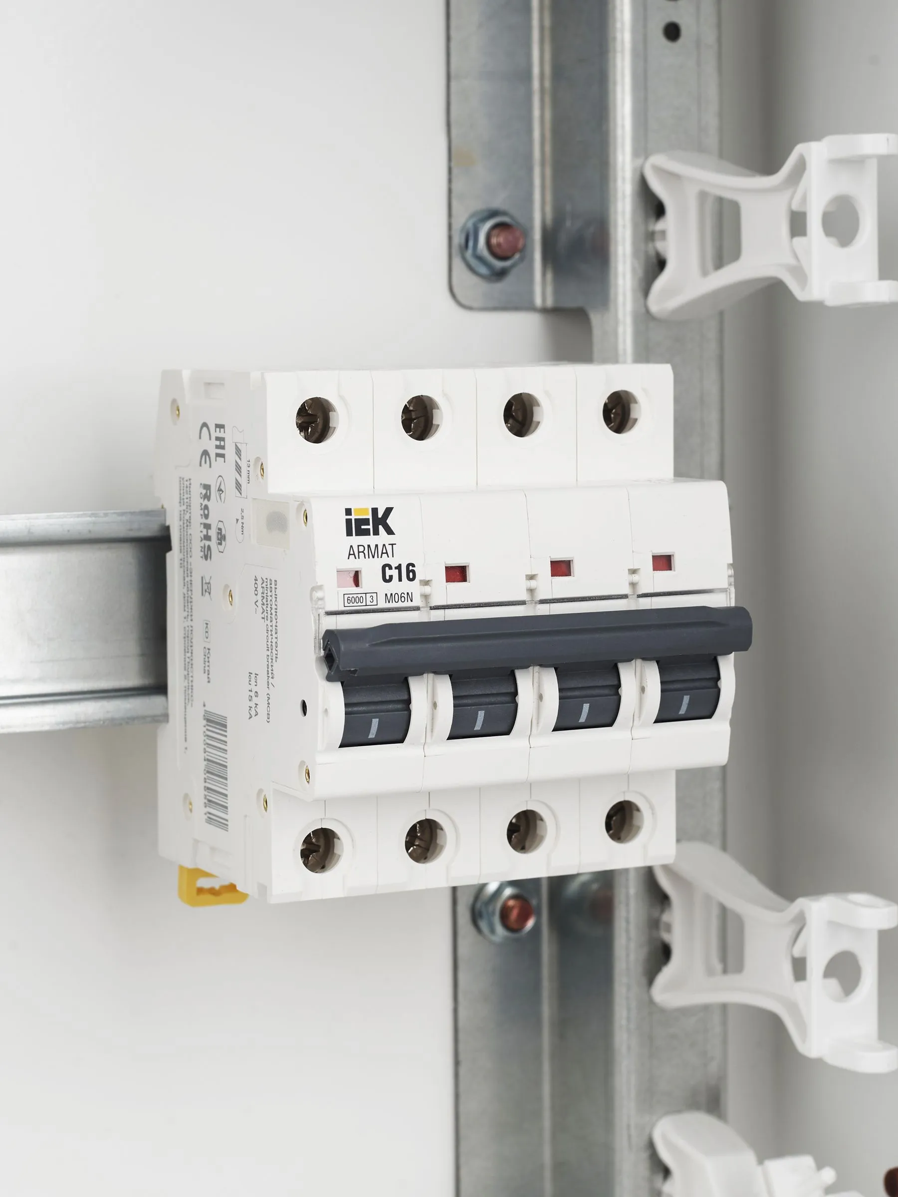 ARMAT Автоматический выключатель M06N 4P C 16А IEK - Фото 5
