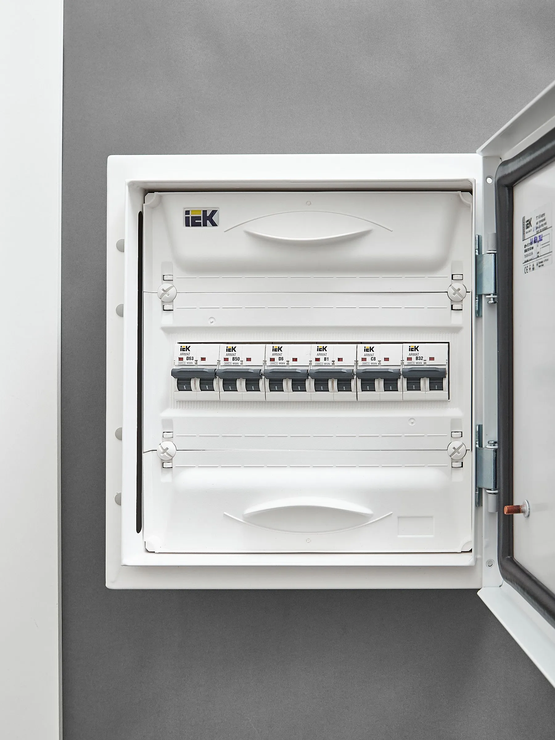 ARMAT Автоматический выключатель M06N 2P D 6А IEK - Фото 8