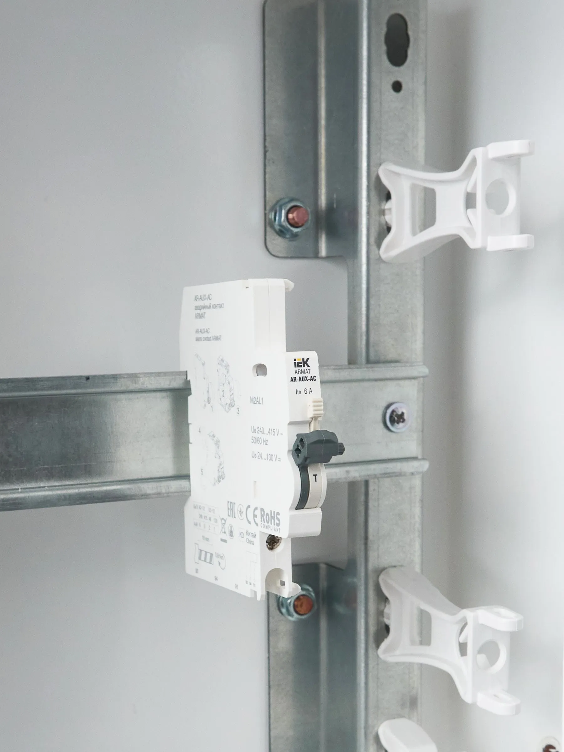 ARMAT Аварийный контакт AR-AUX-AC 240...415В IEK - Фото 8