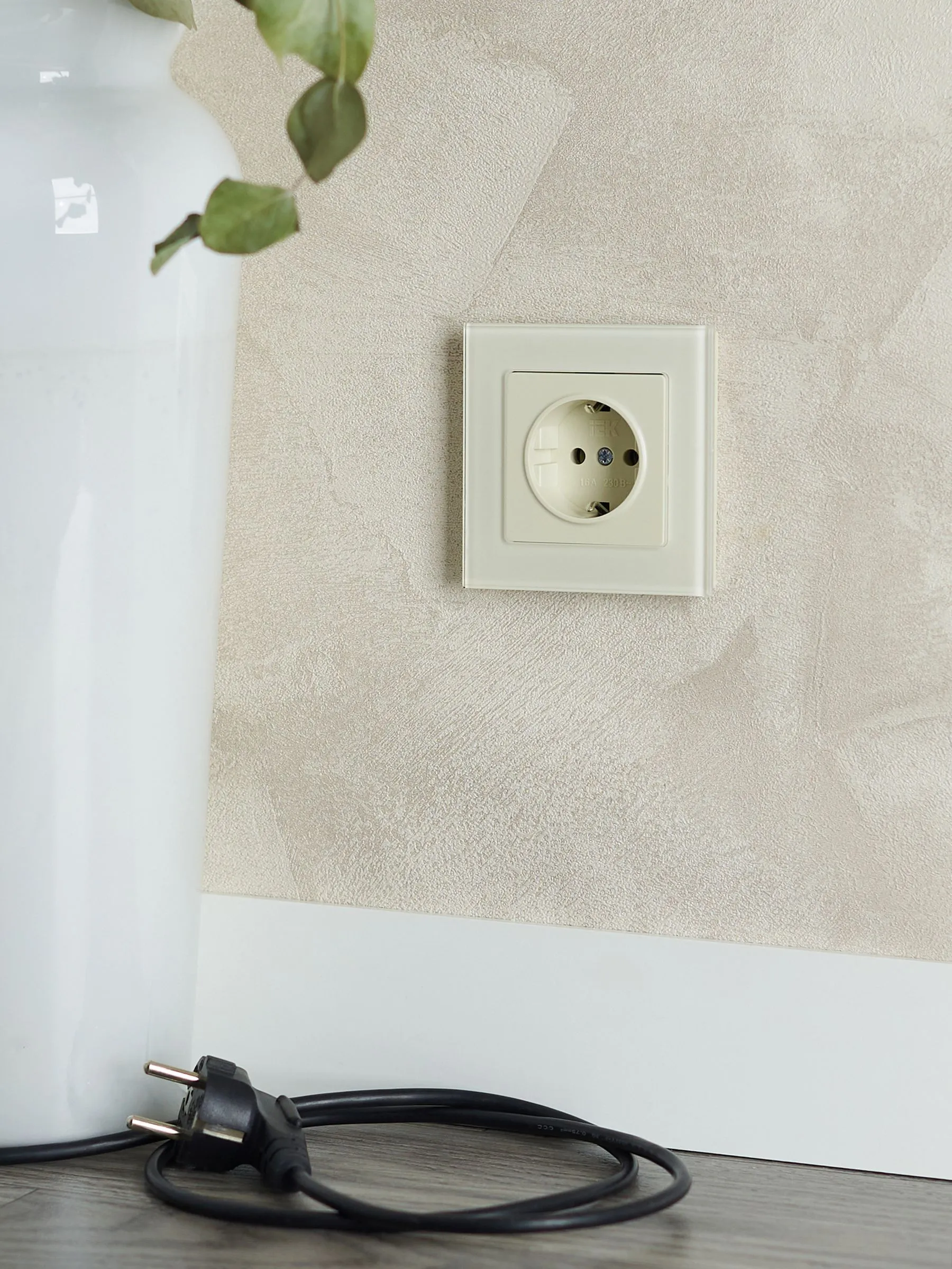 BRITE Розетка 1-местная с заземлением без защитных шторок 16А РС11-1-0-БрКр бежевый IEK - Фото 7