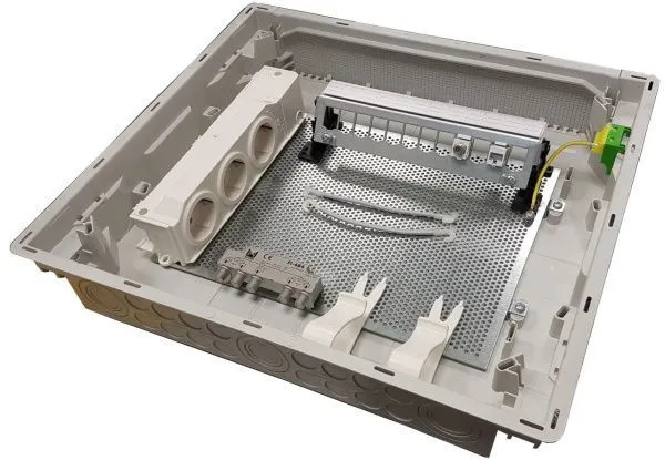 Щит cкрытой установки  Multimedia (507х426х72), IP-40 // Hager - Golf (Белая дверь с перфорацией)