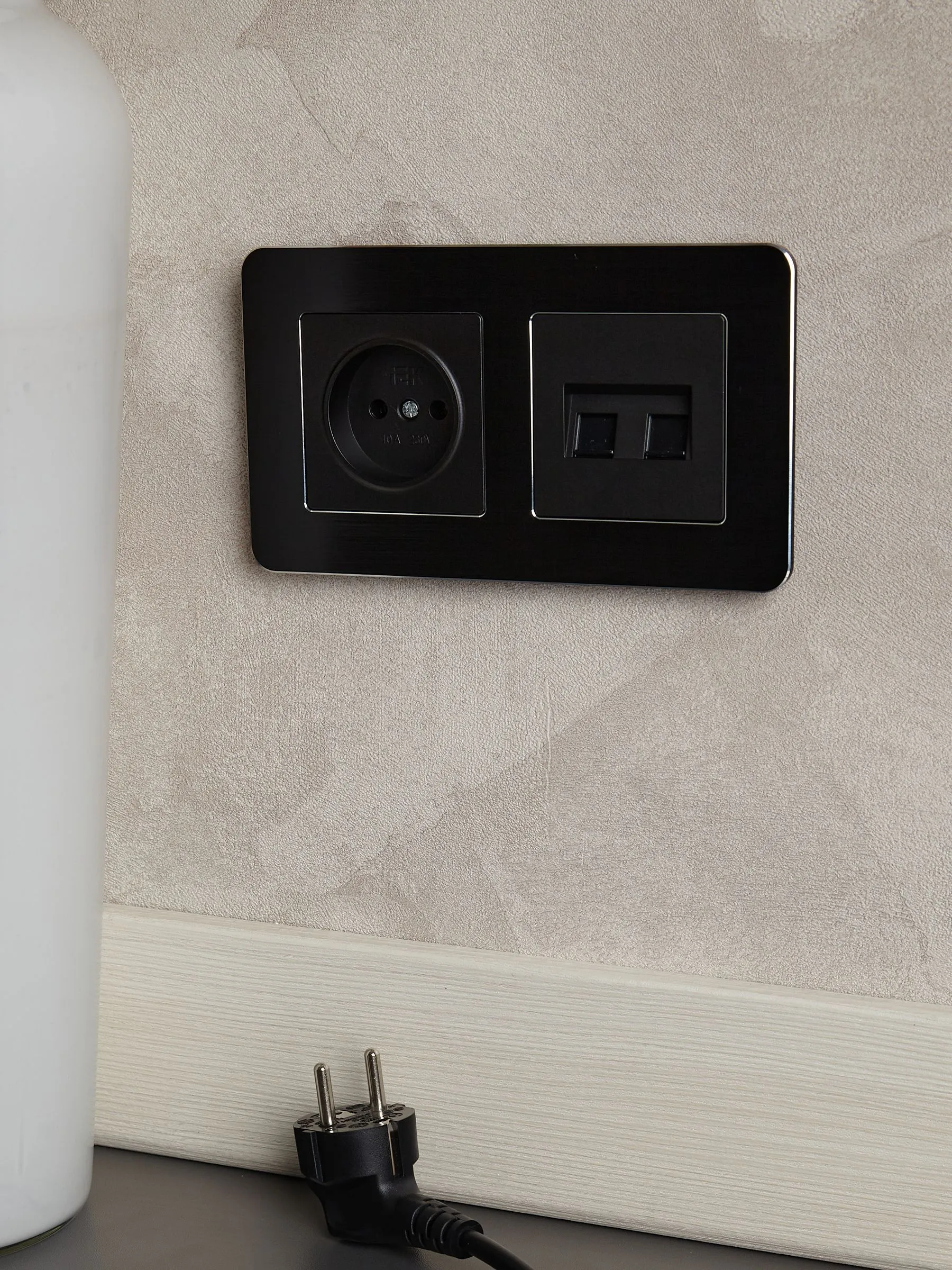 BRITE Рамка 2-местная РУ-2-1-Бр металл черный RE AL IEK - Фото 7