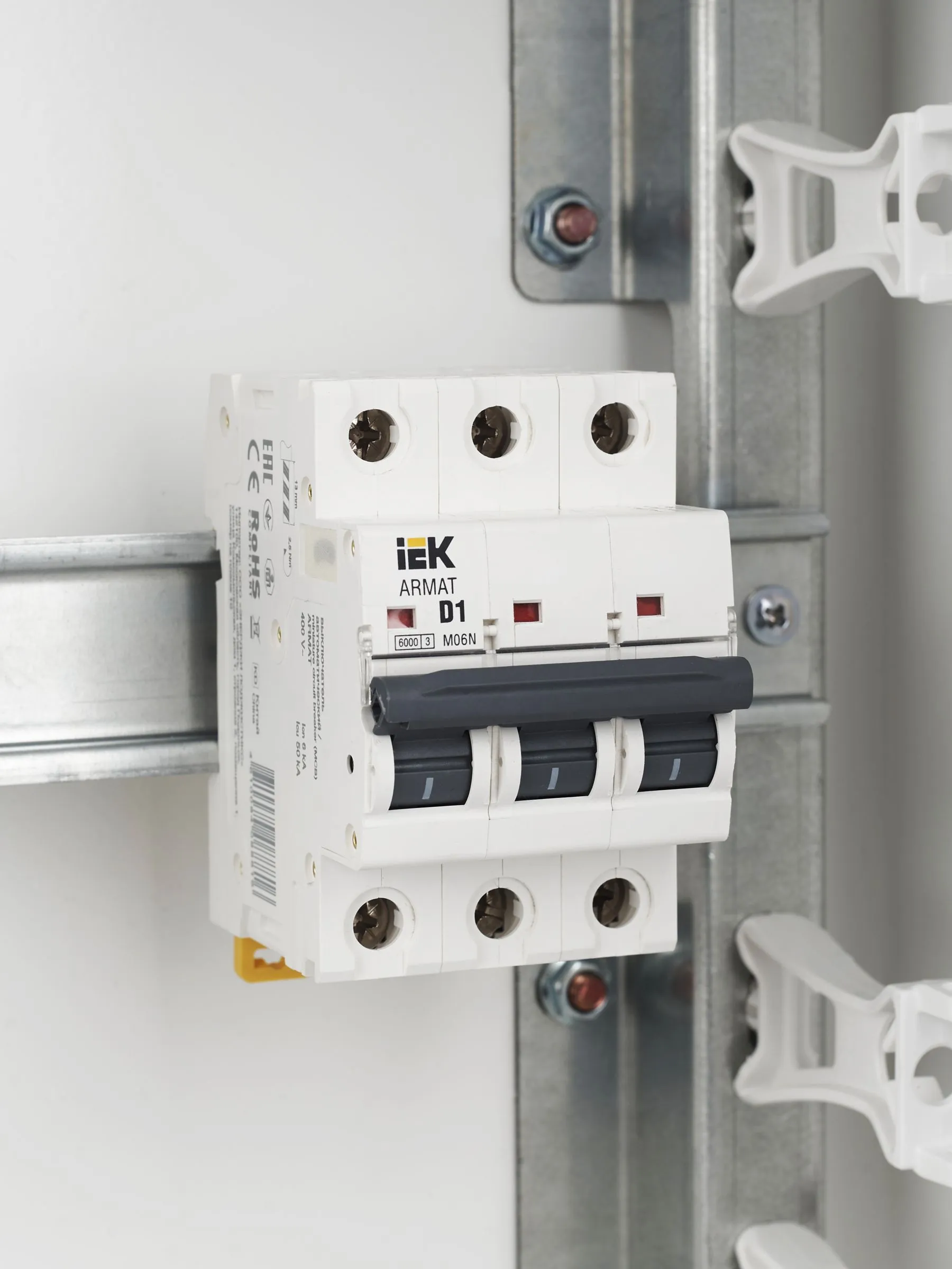 ARMAT Автоматический выключатель M06N 3P D 1А IEK - Фото 3