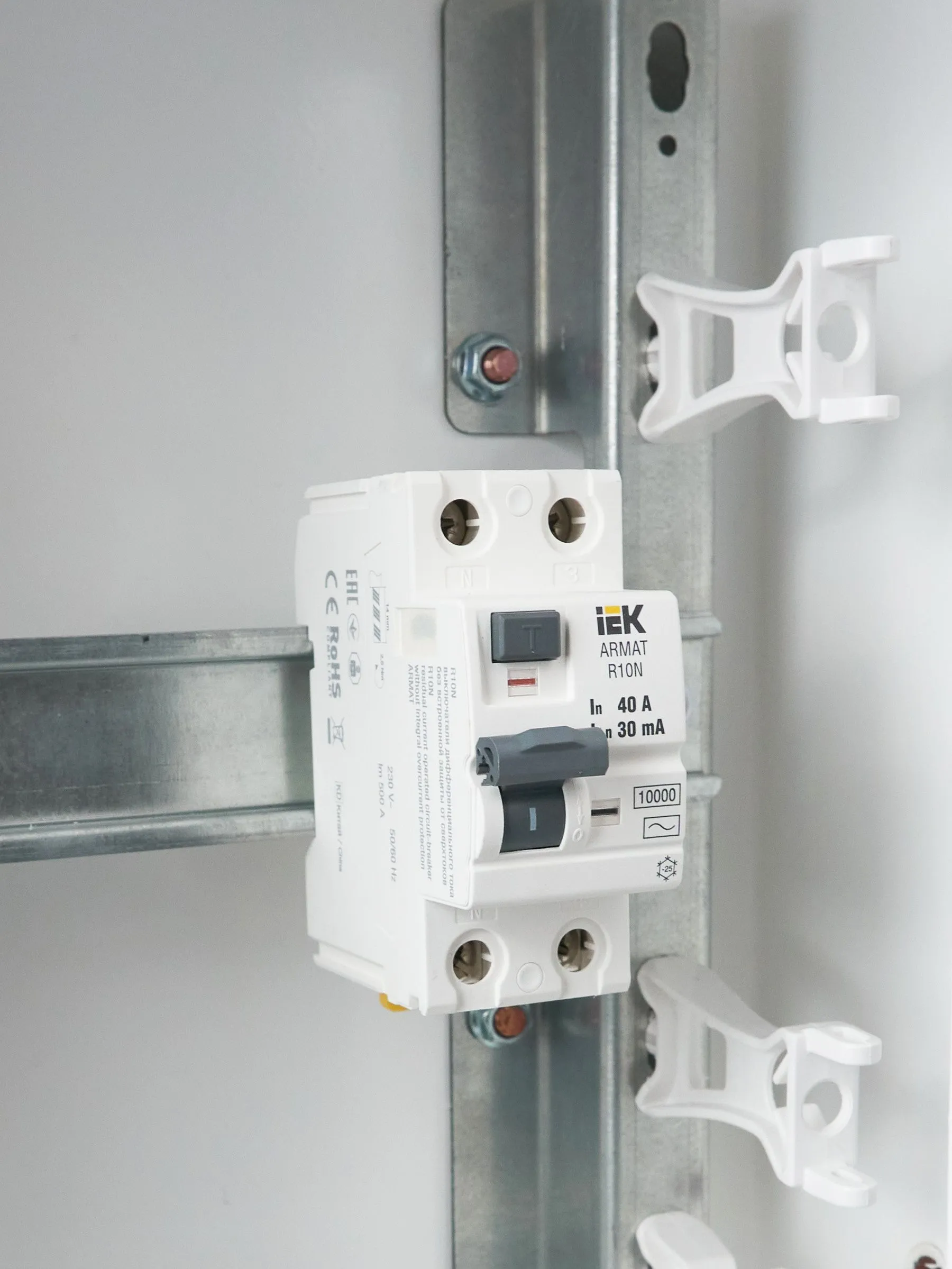 ARMAT Выключатель дифференциального тока R10N 2P 40А 30мА тип AC IEK - Фото 7