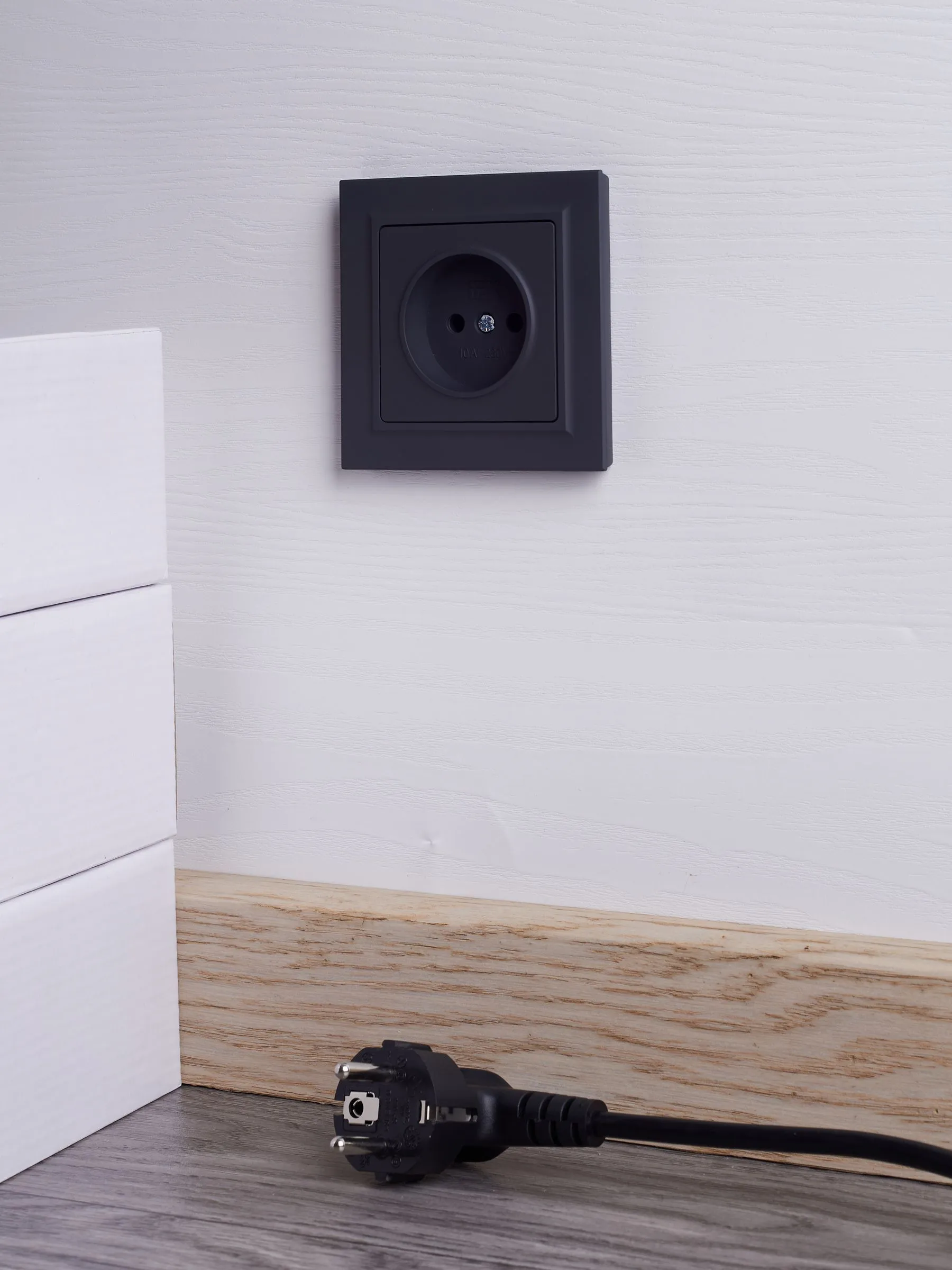 BRITE Розетка 1-местная без заземления без защитных шторок 10А в сб. РСР10-1-0-БрГ графит IEK - Фото 6