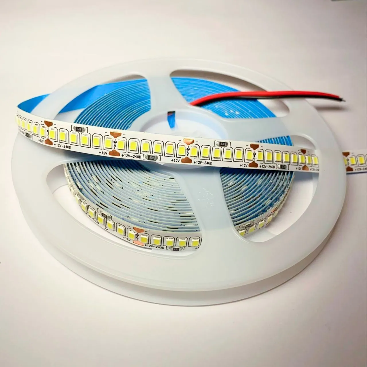 Лента 7LED 2835 240 IP20 18w холод 12v 2720