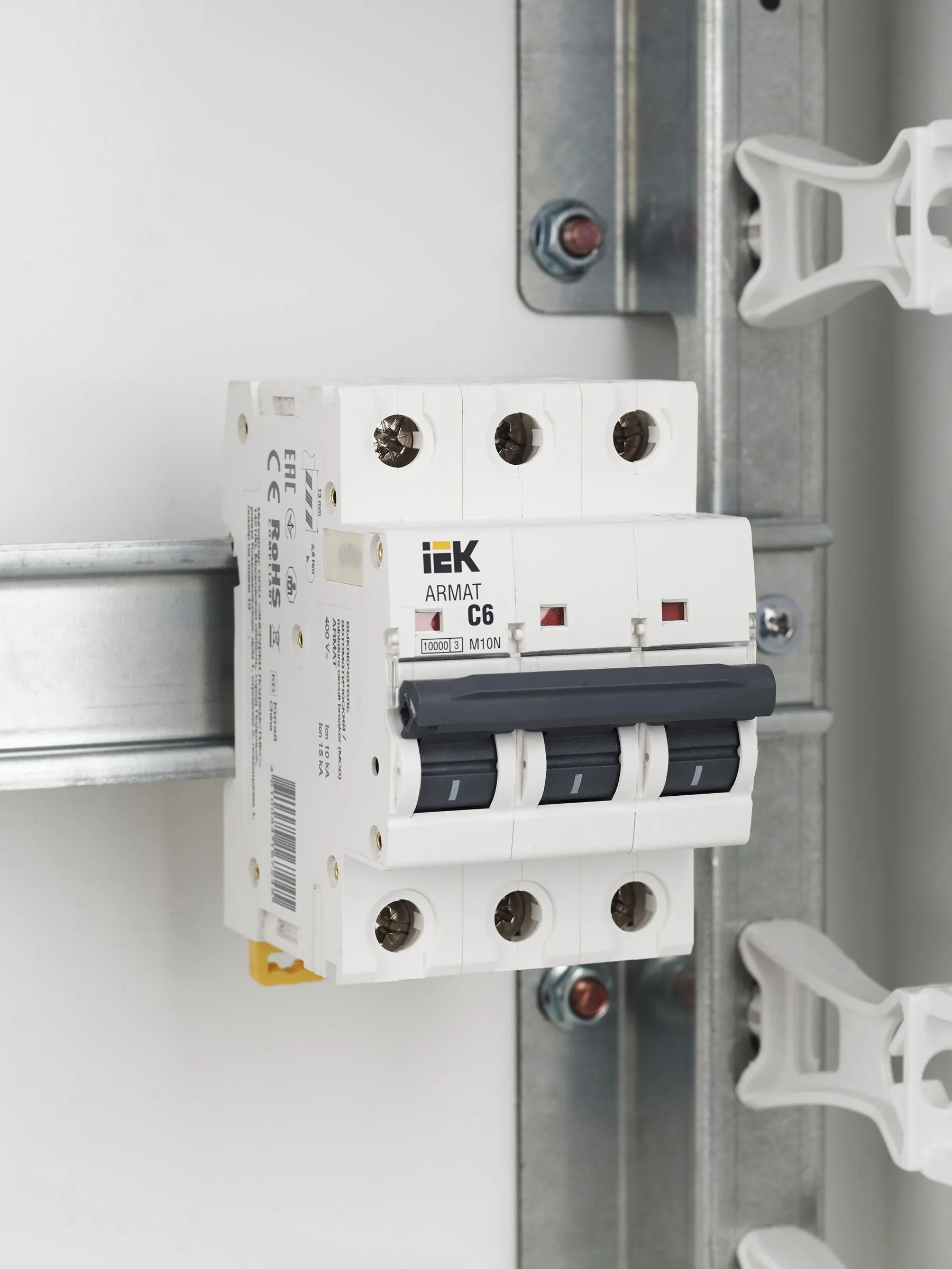 ARMAT Автоматический выключатель M10N 3P C 6А IEK - Фото 8