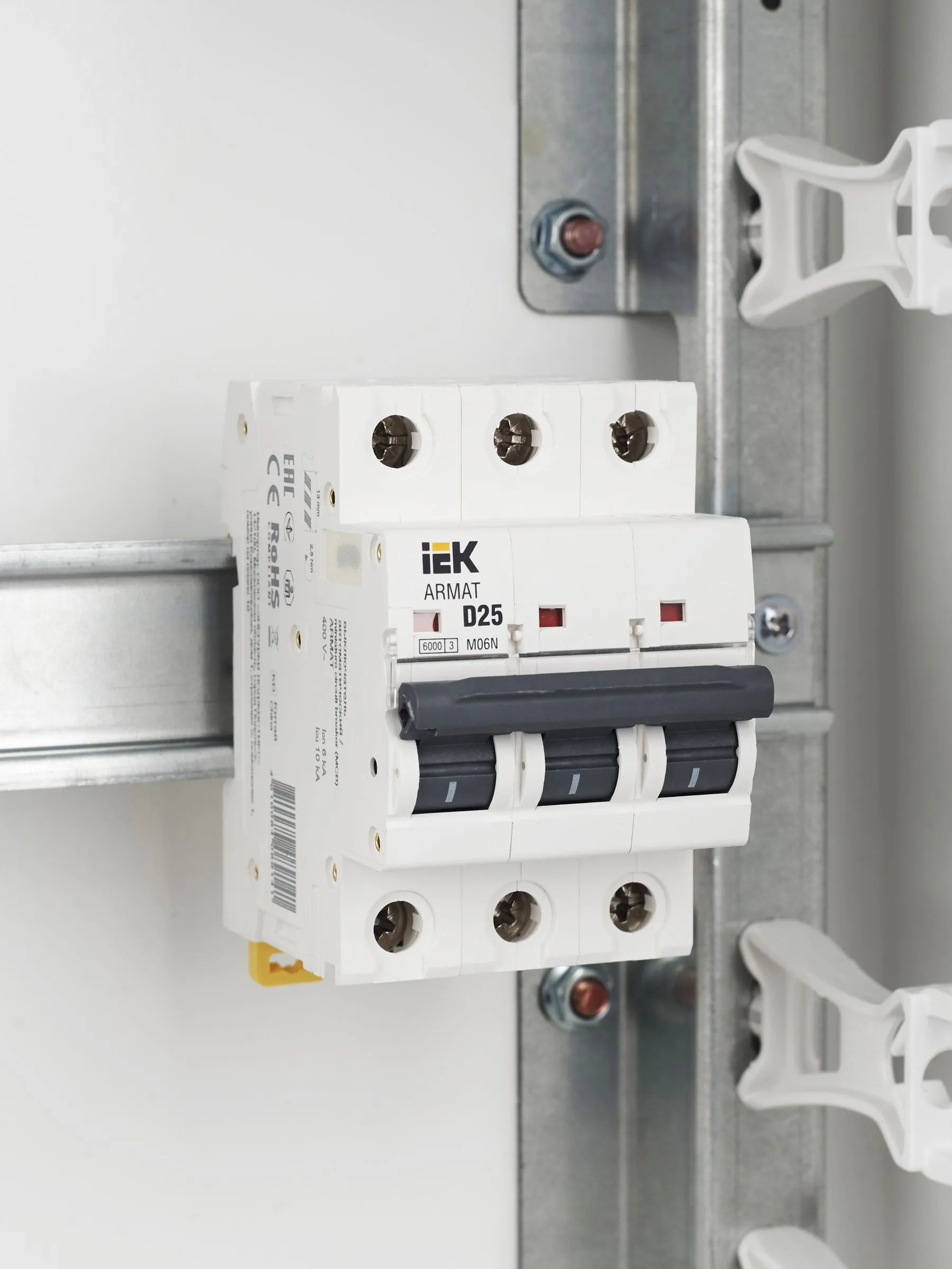 ARMAT Автоматический выключатель M06N 3P D 25А IEK - Фото 9