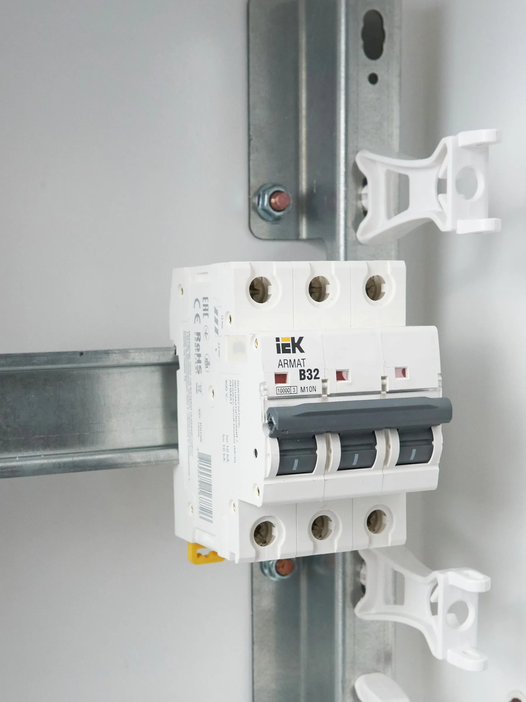 ARMAT Автоматический выключатель M10N 3P B 32А IEK - Фото 3