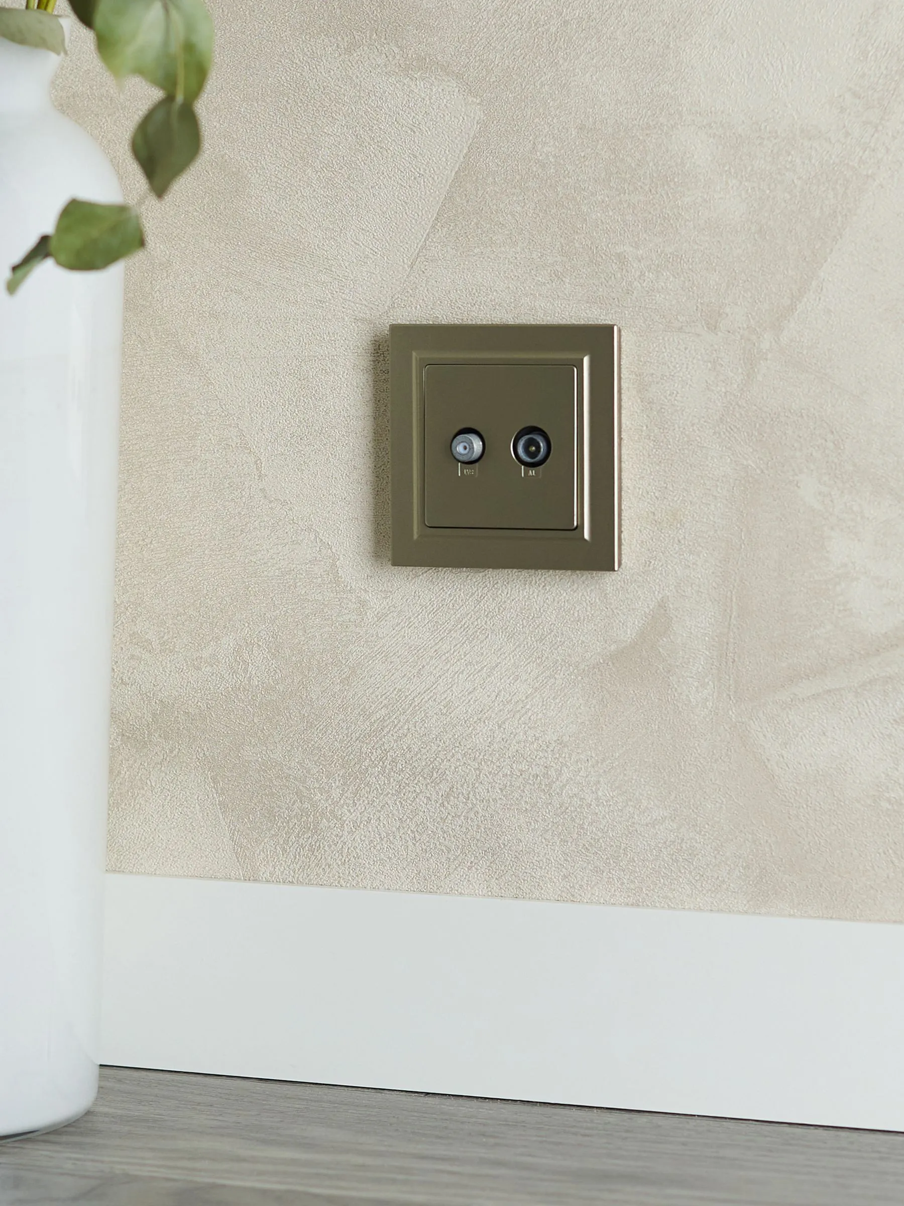 BRITE Розетка двойная TV+SAT РТВ/РСп12-БрШ шампань IEK - Фото 2