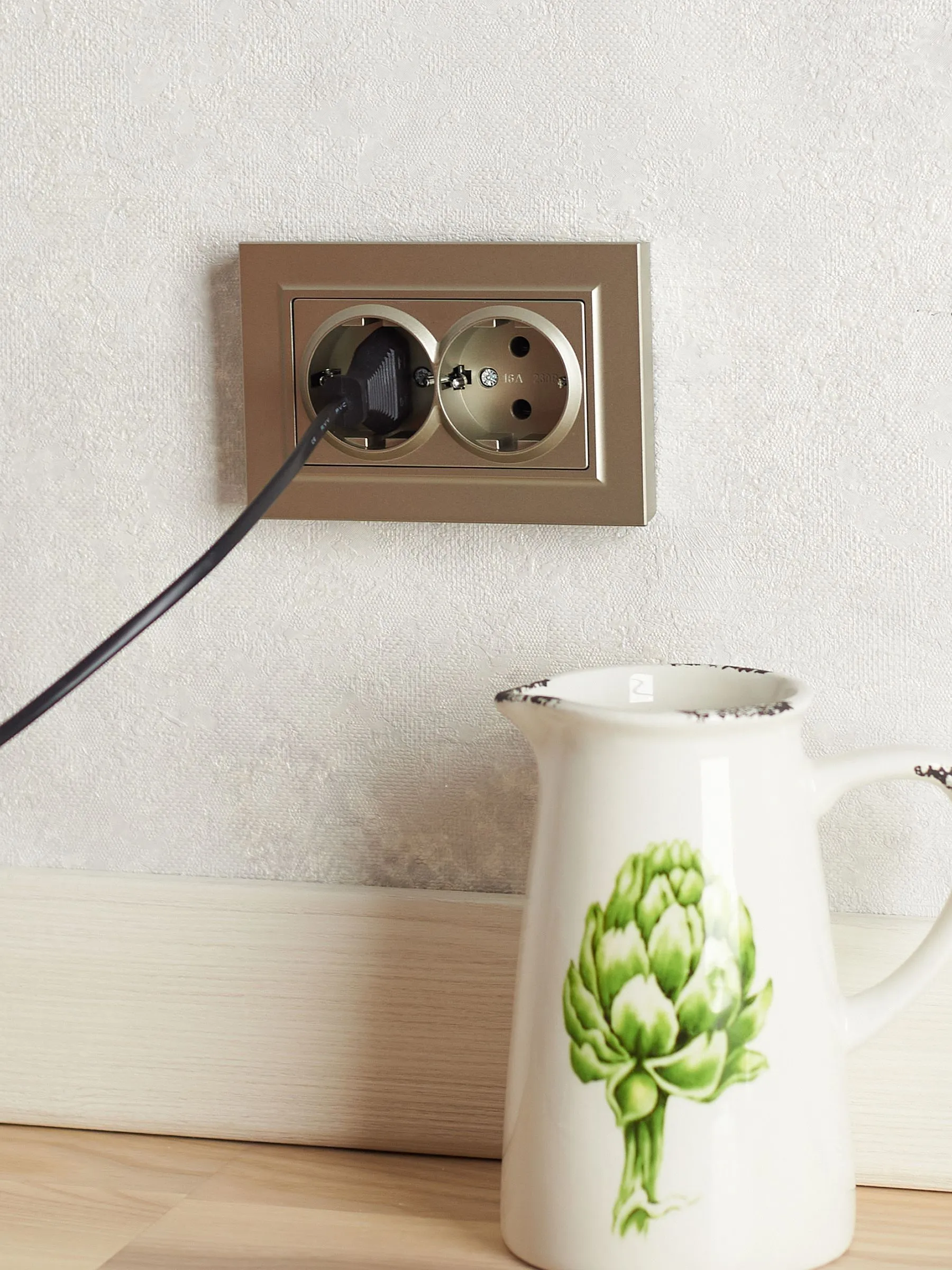 BRITE Розетка 2-местная с заземлением без защитных шторок 16А в сборе РС12-3-БрШ шампань IEK - Фото 8