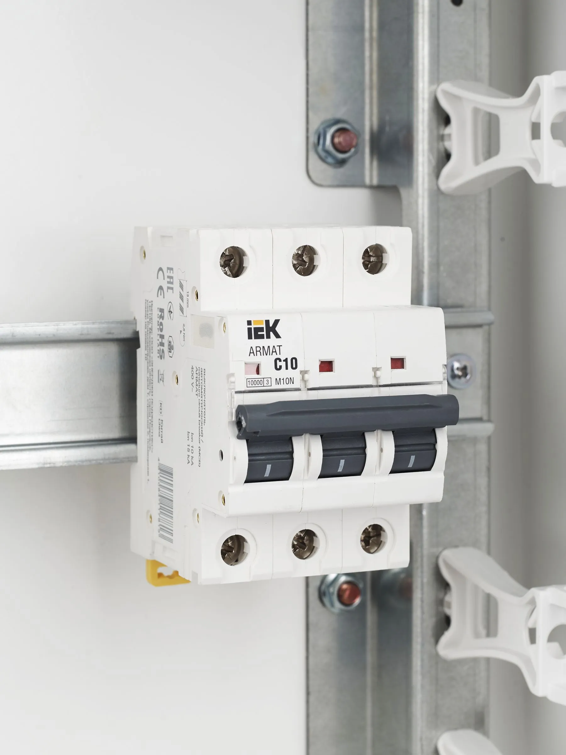 ARMAT Автоматический выключатель M10N 3P C 10А IEK - Фото 4
