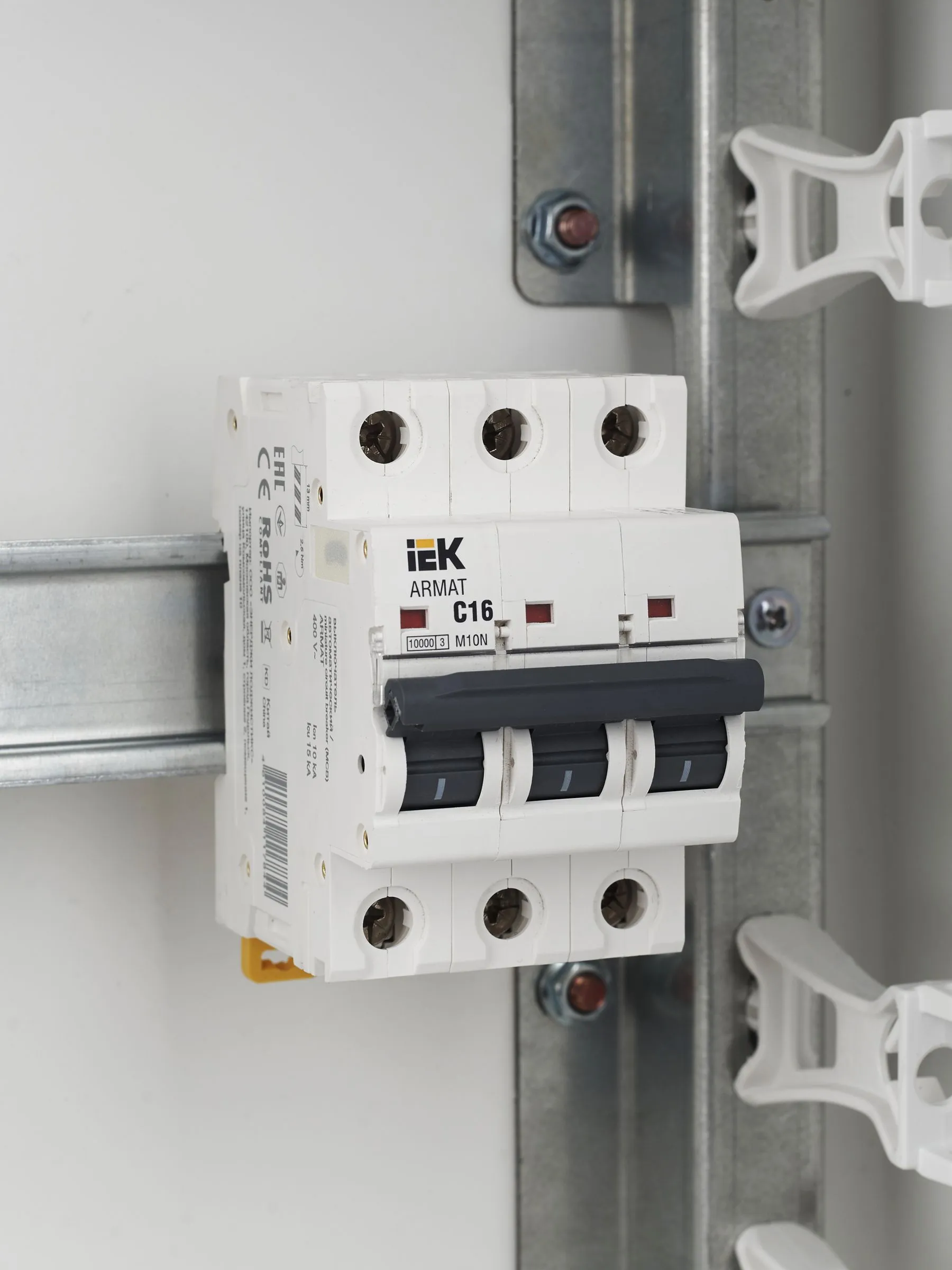 ARMAT Автоматический выключатель M10N 3P C 16А IEK - Фото 10