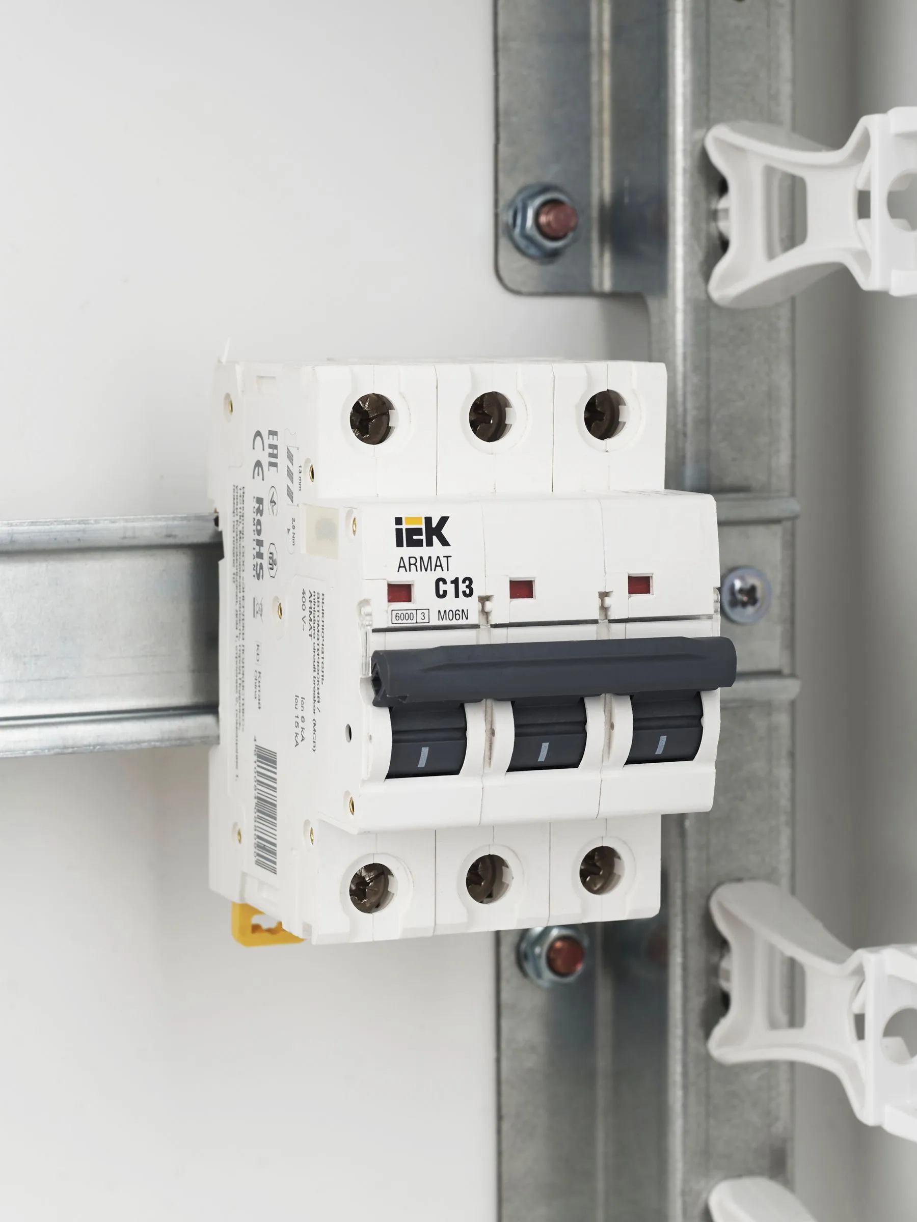 ARMAT Автоматический выключатель M06N 3P C 13А IEK - Фото 2