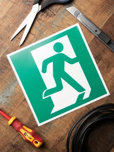 Знак наклейка E01-02 "Выход здесь" (правосторонний) (200х200) EKF - Фото 2