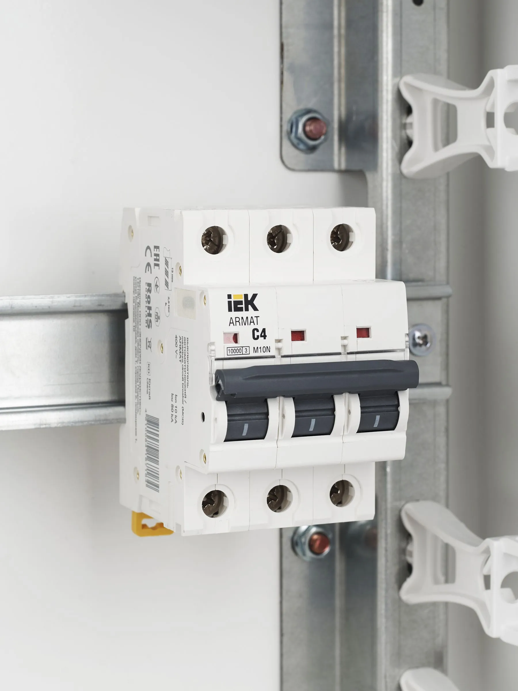ARMAT Автоматический выключатель M10N 3P C 4А IEK - Фото 2