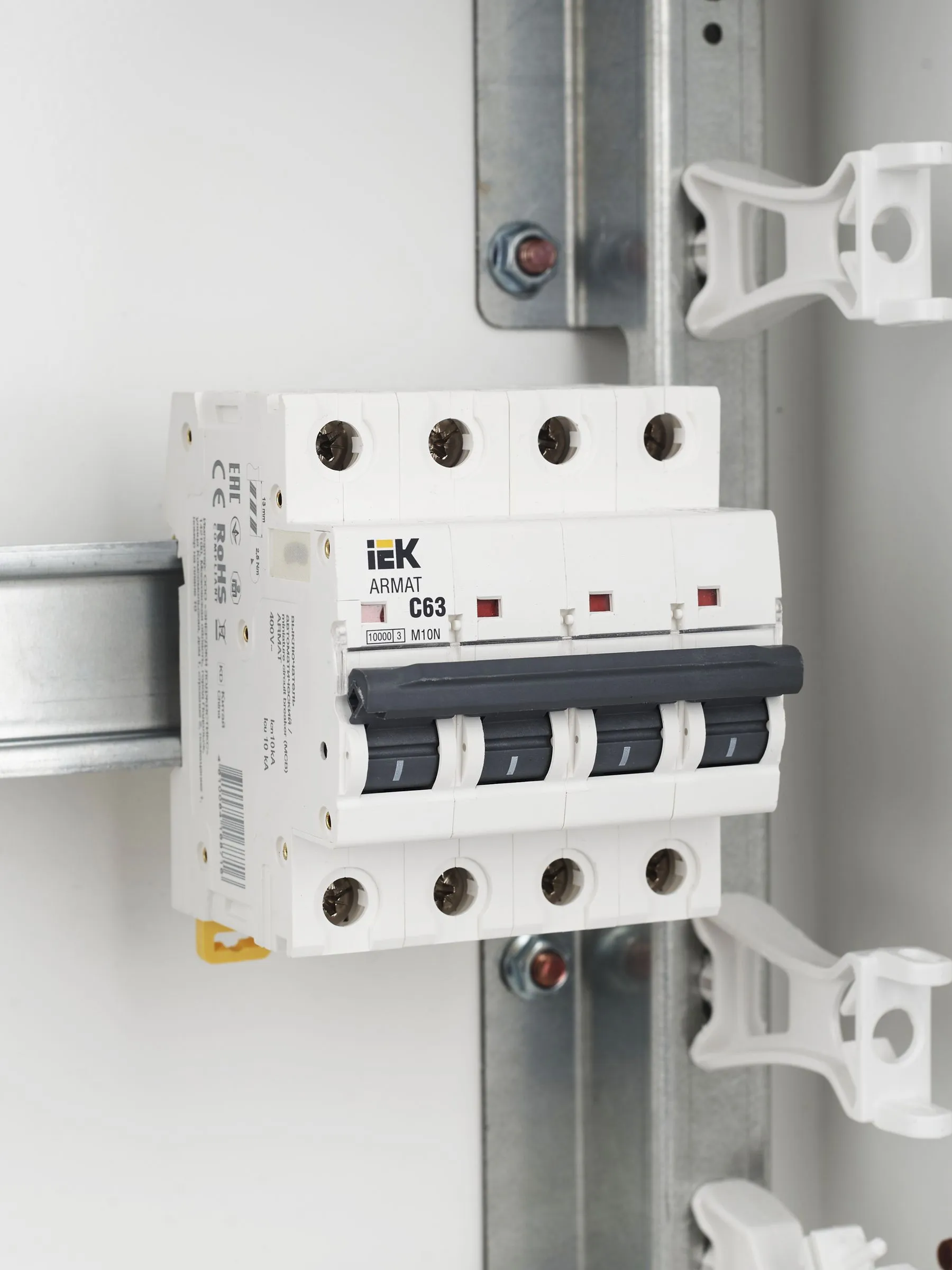 ARMAT Автоматический выключатель M10N 4P C 63А IEK - Фото 8
