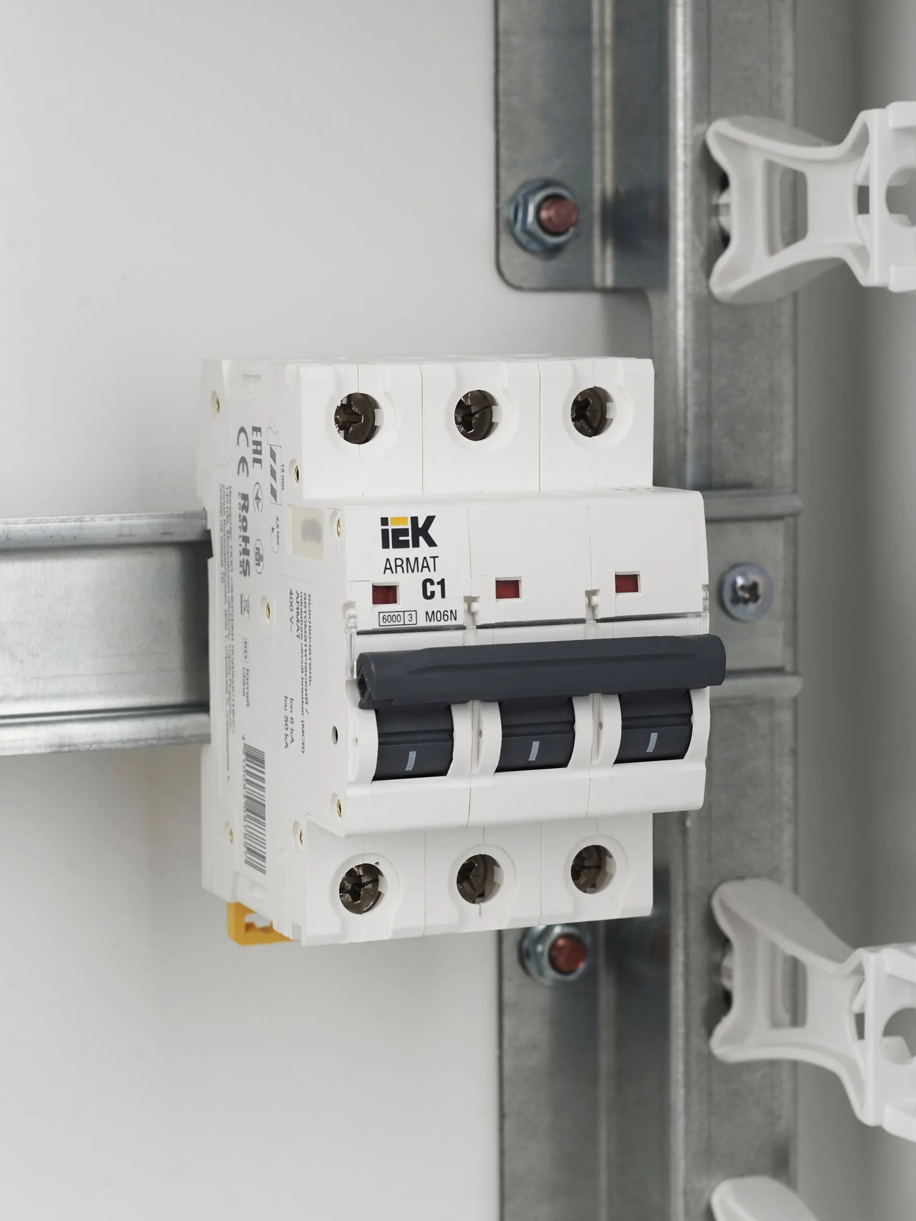 ARMAT Автоматический выключатель M06N 3P C 1А IEK - Фото 9