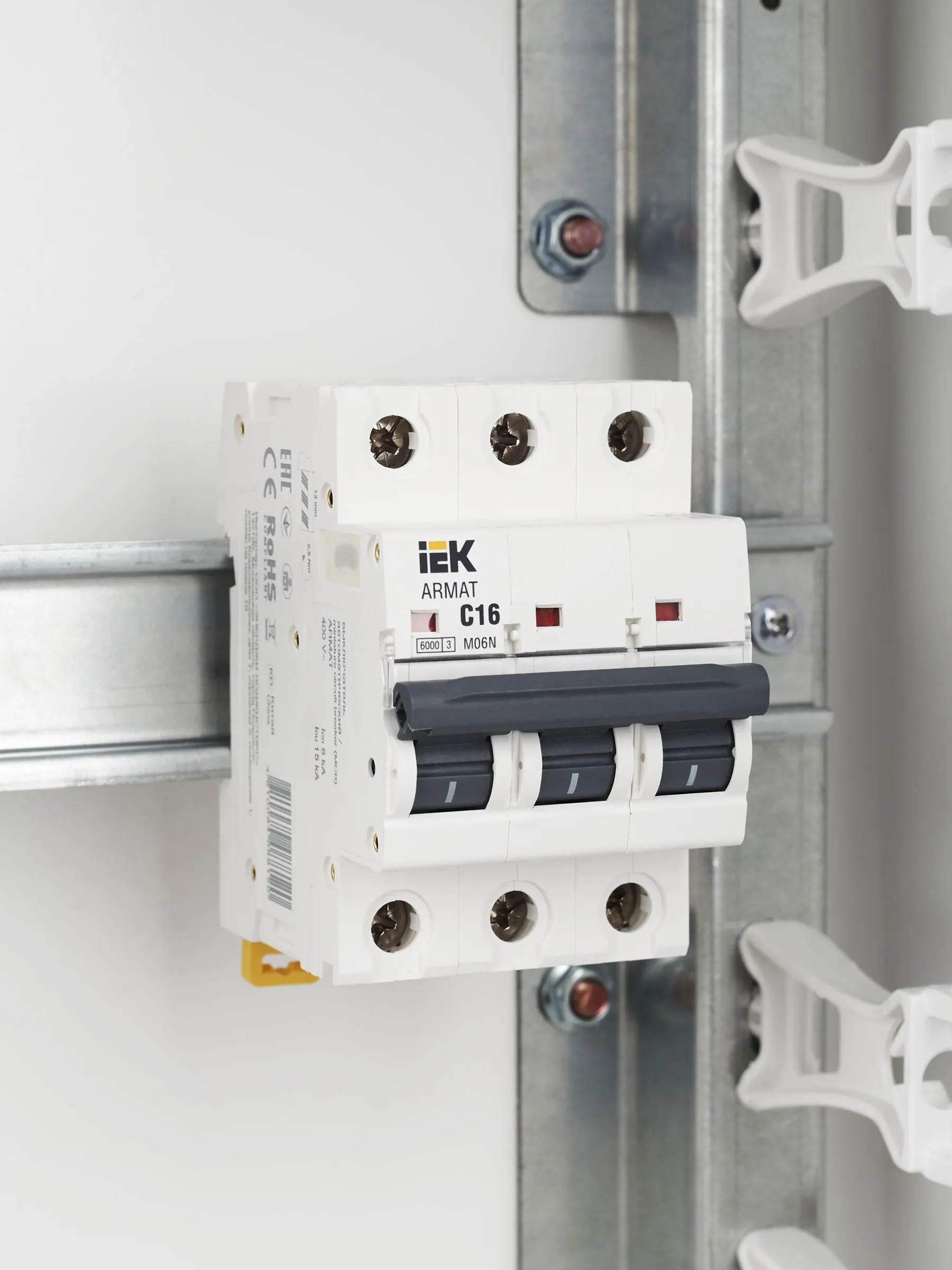 ARMAT Автоматический выключатель M06N 3P C 16А IEK - Фото 2