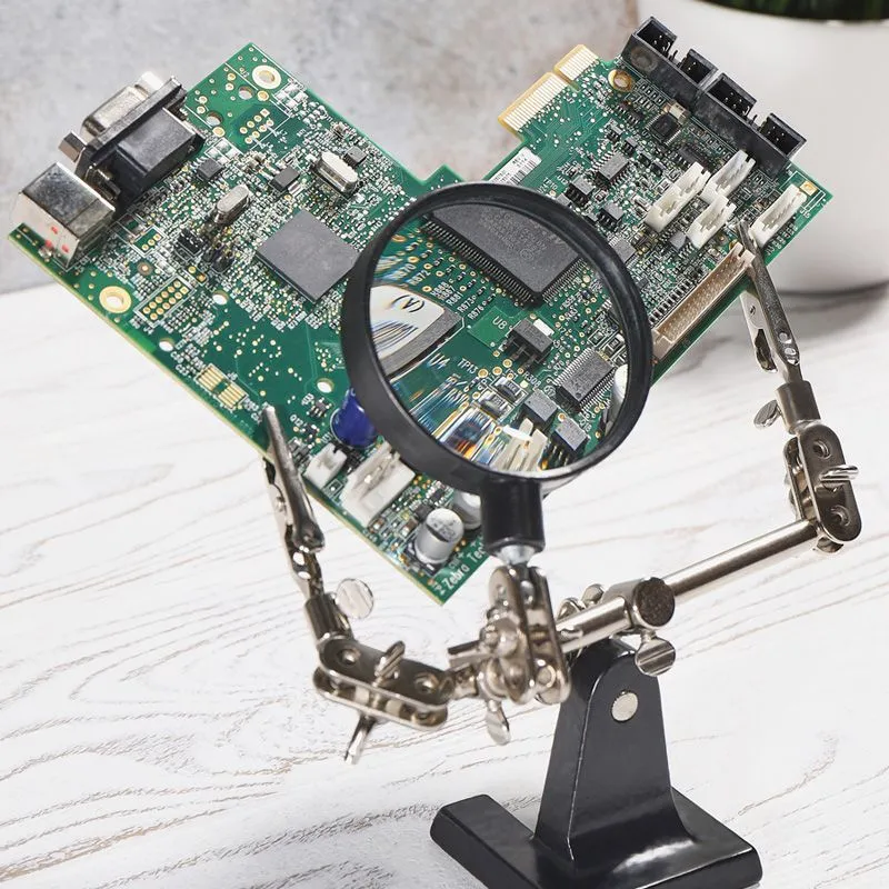 Держатель Третья рука, 2 зажима, лупа 60мм (2.5х), основание чугун REXANT - Фото 3