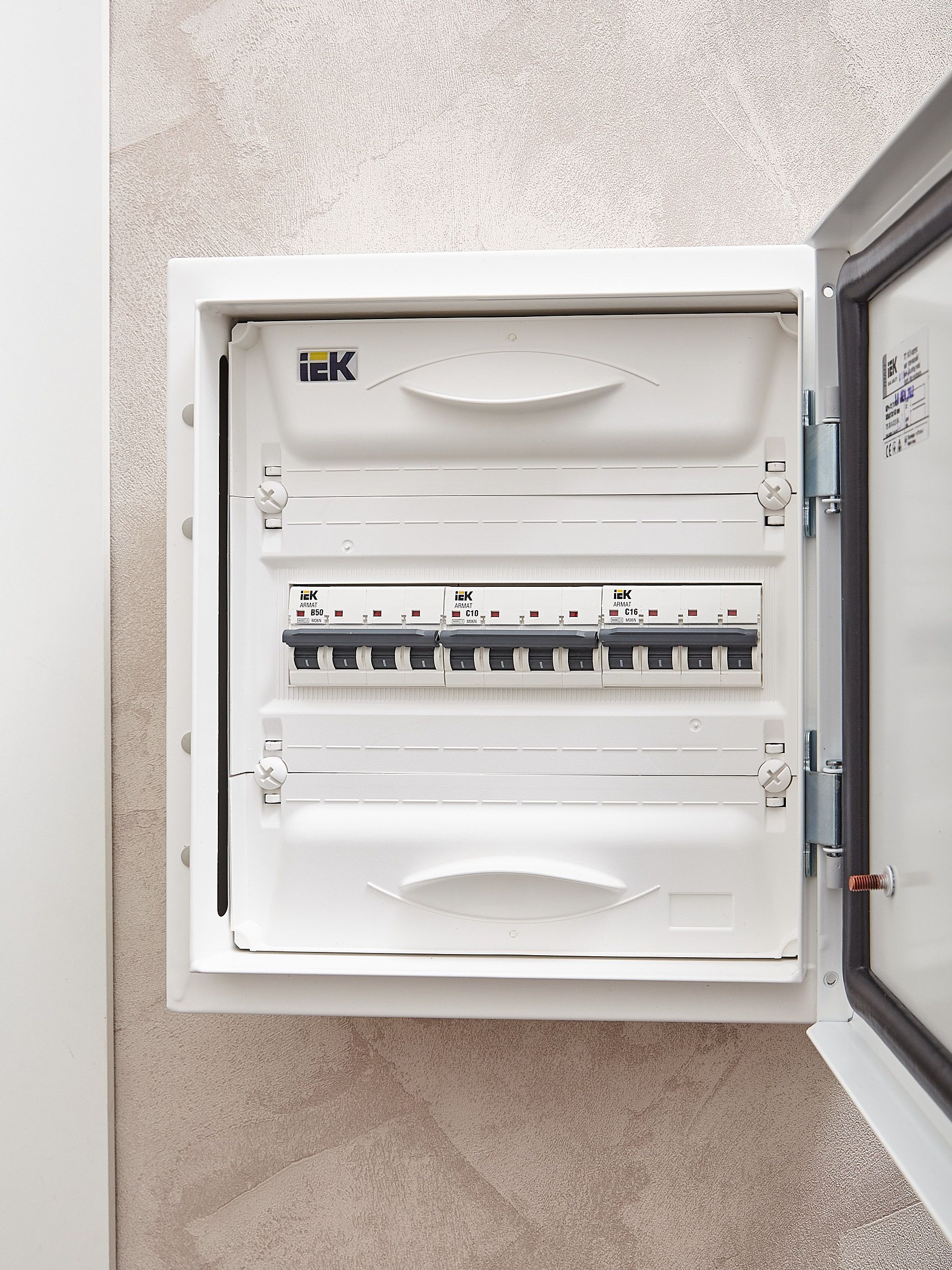 ARMAT Автоматический выключатель M06N 4P C 10А IEK - Фото 4