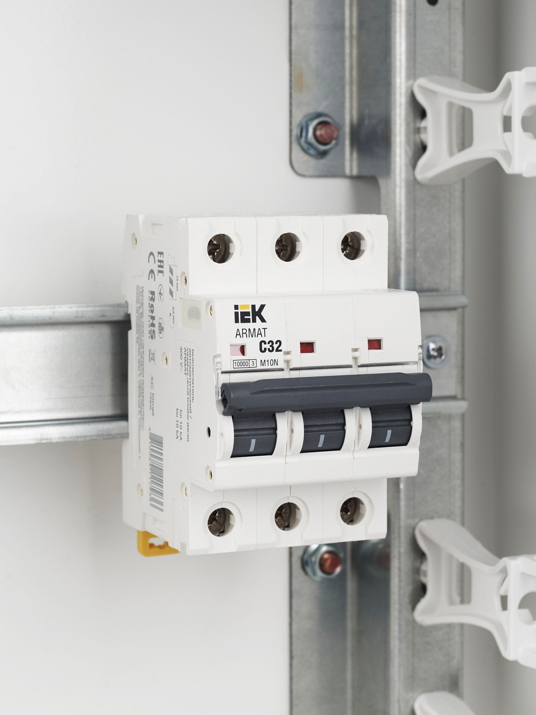 ARMAT Автоматический выключатель M10N 3P C 32А IEK - Фото 6