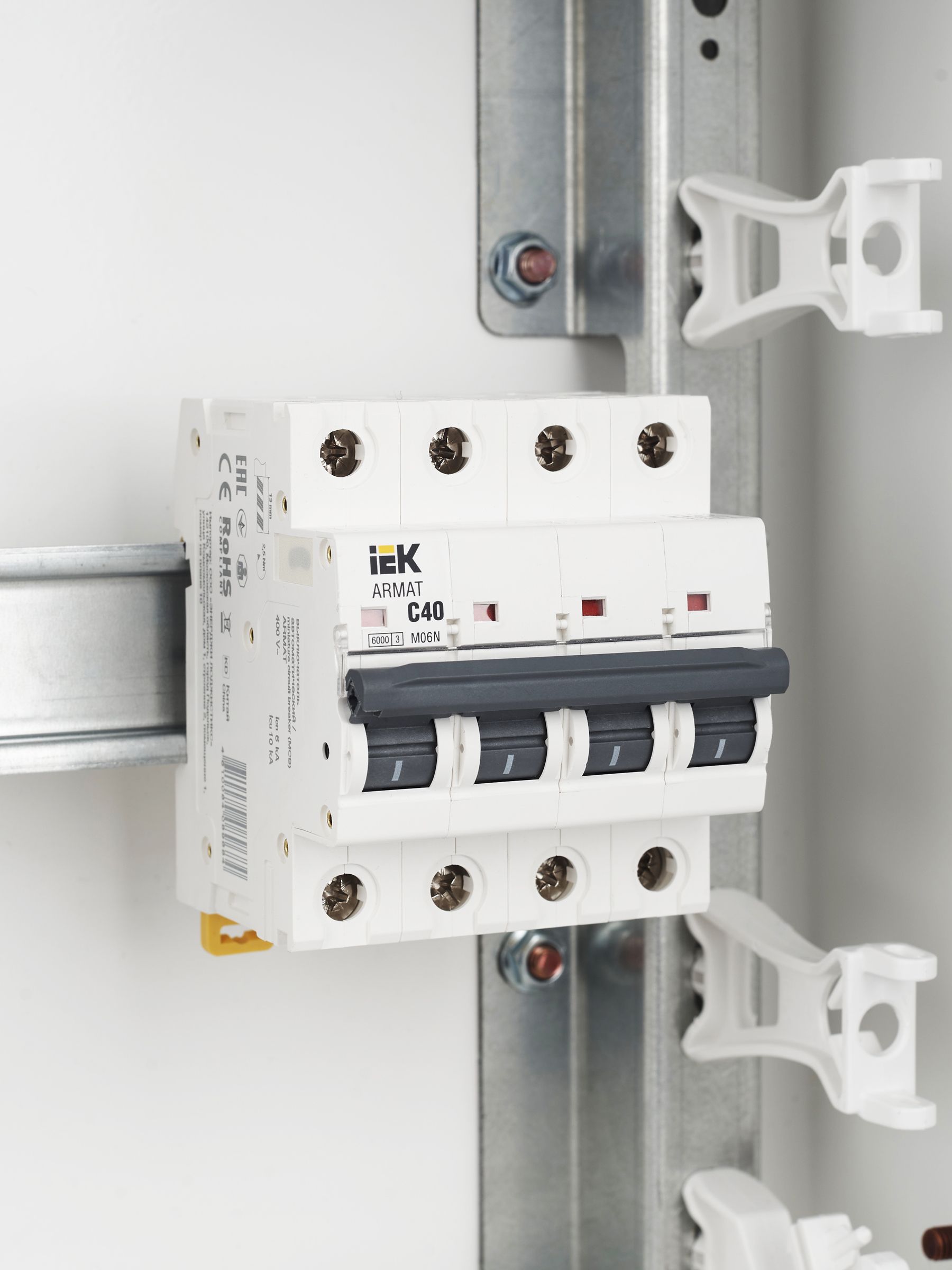 ARMAT Автоматический выключатель M06N 4P C 40А IEK - Фото 9