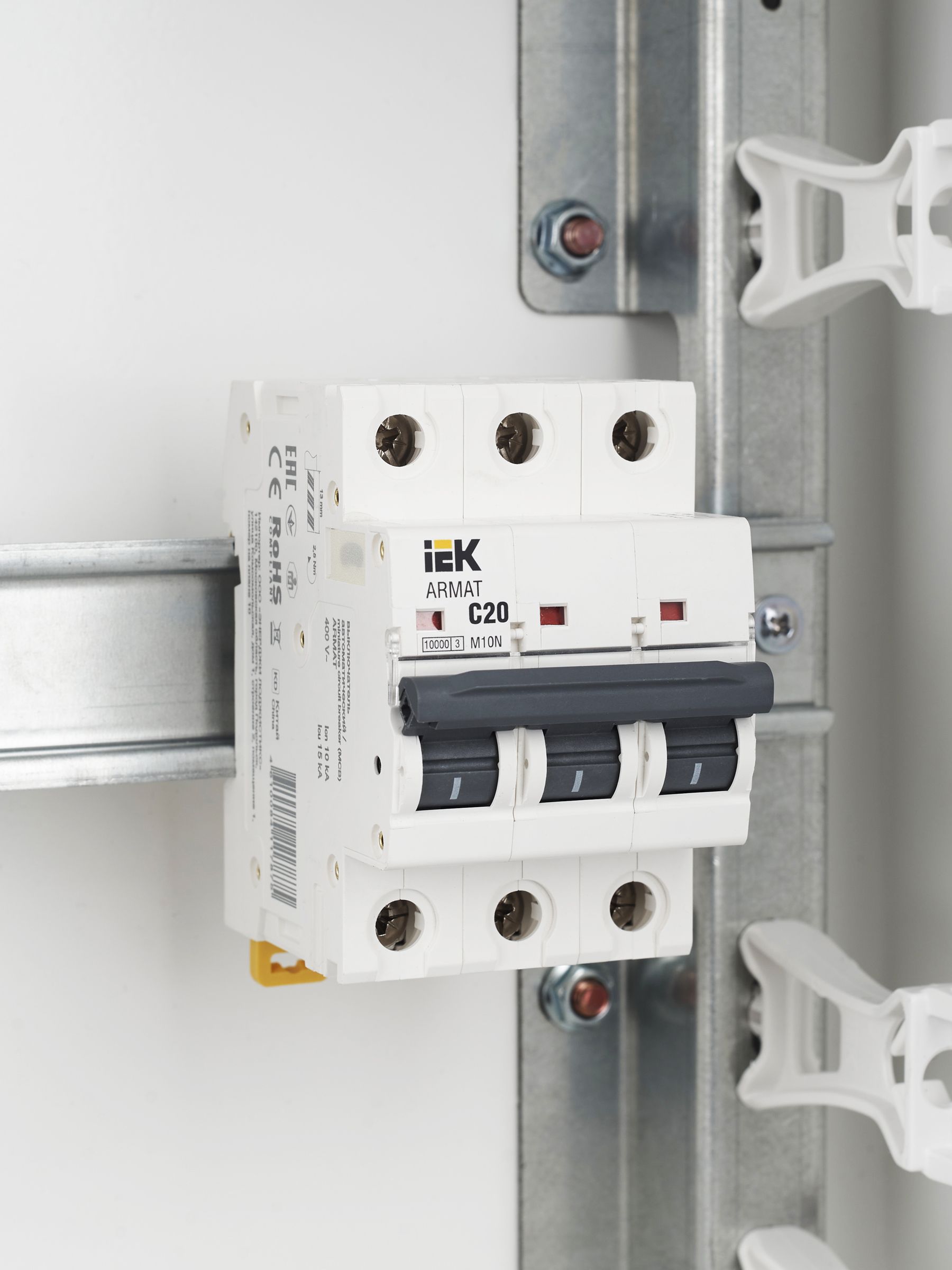 ARMAT Автоматический выключатель M10N 3P C 20А IEK - Фото 4