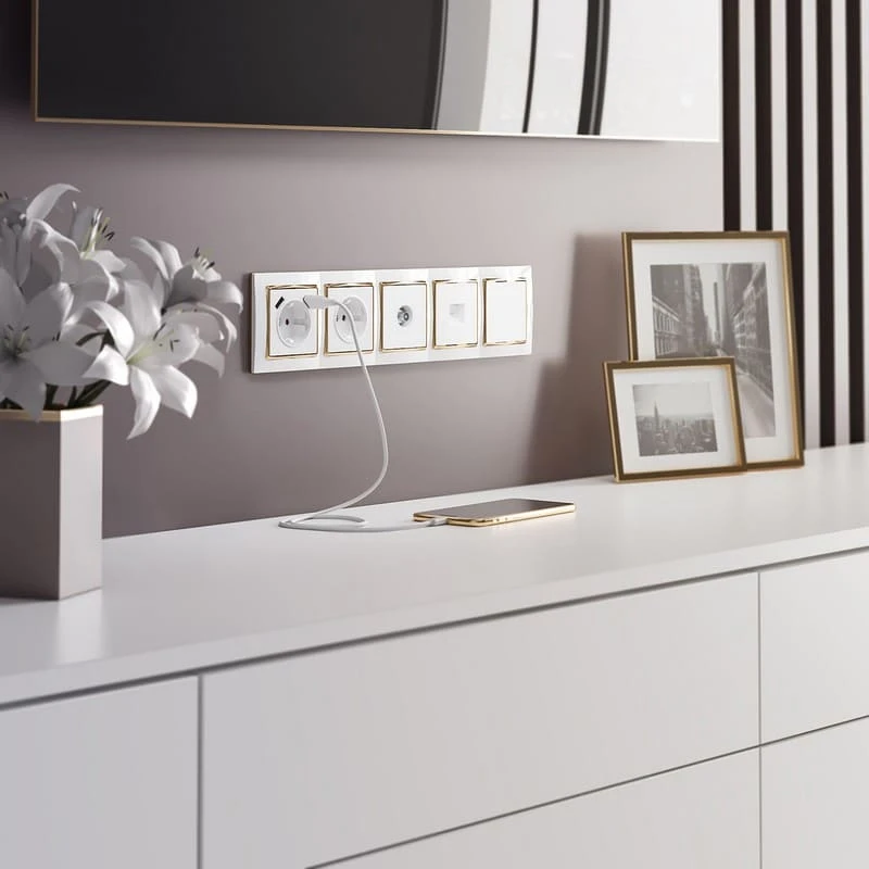 Розетка с заземлением, шторками и USB тип A+C (белый) Werkel - Фото 6