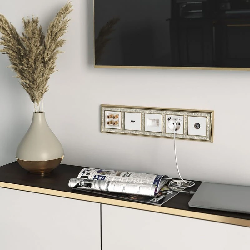 Розетка с заземлением, шторками и USB тип A+C (белый) Werkel - Фото 17