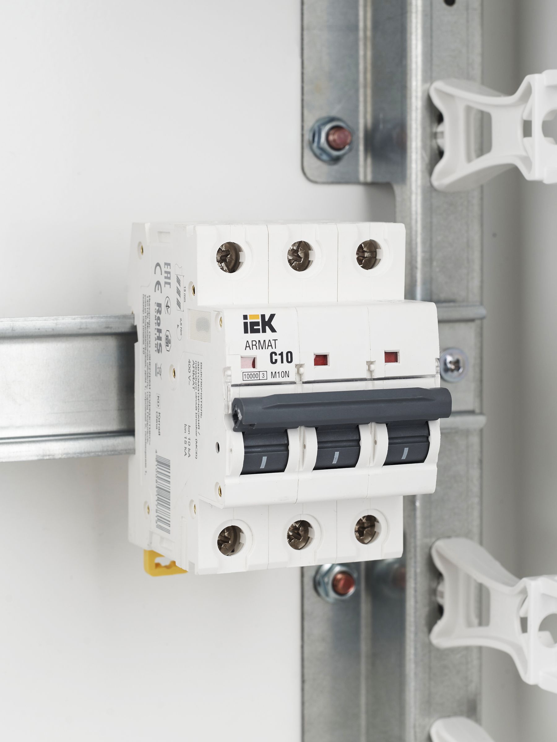 ARMAT Автоматический выключатель M10N 3P C 10А IEK - Фото 4