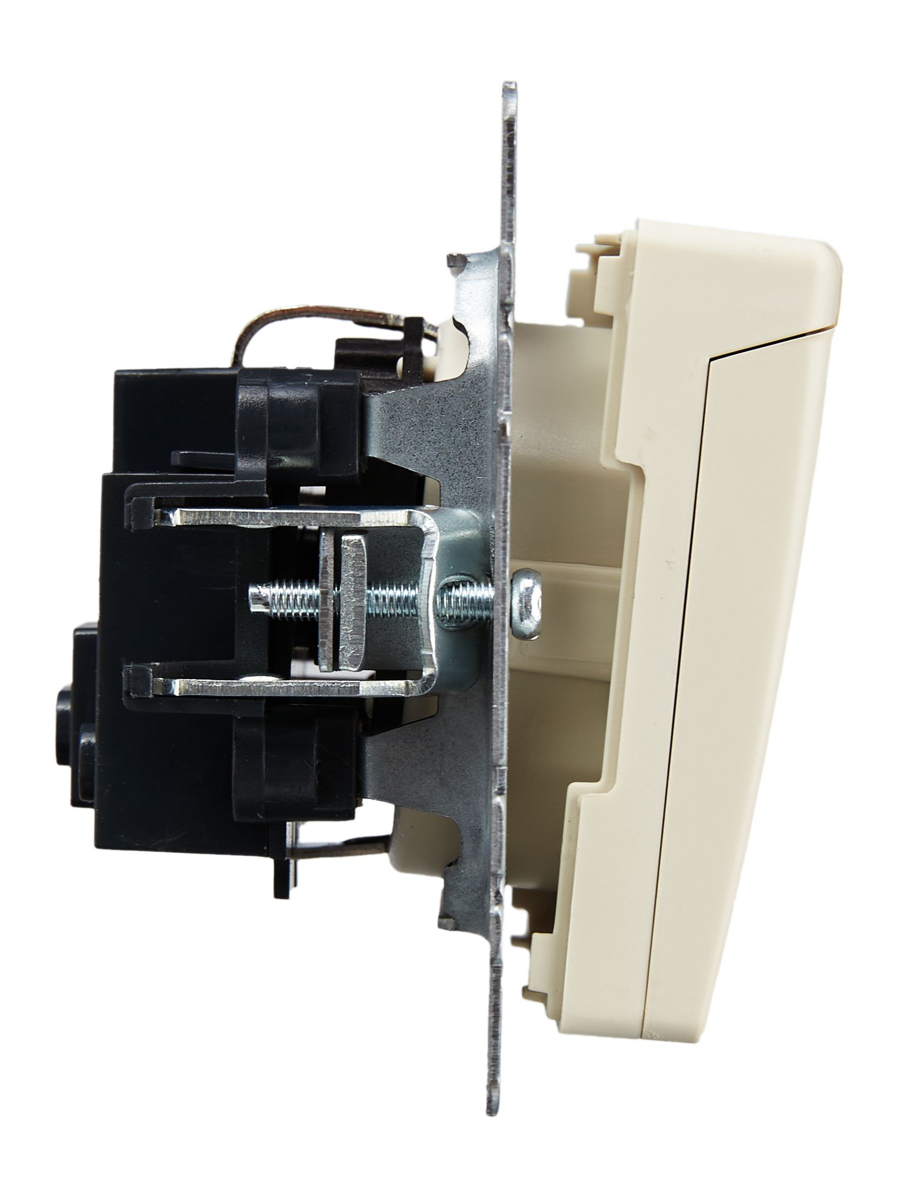 BRITE Розетка 1-местная с заземлением с защитными шторками и крышкой 16А IP20 РСбш10-3-БрКр бежевый IEK - Фото 2