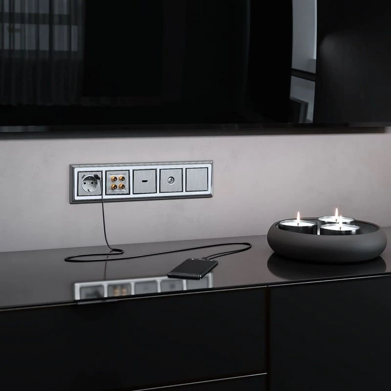 Розетка с заземлением, шторками и USB тип A+C (серебряный рифленый ) Werkel - Фото 4