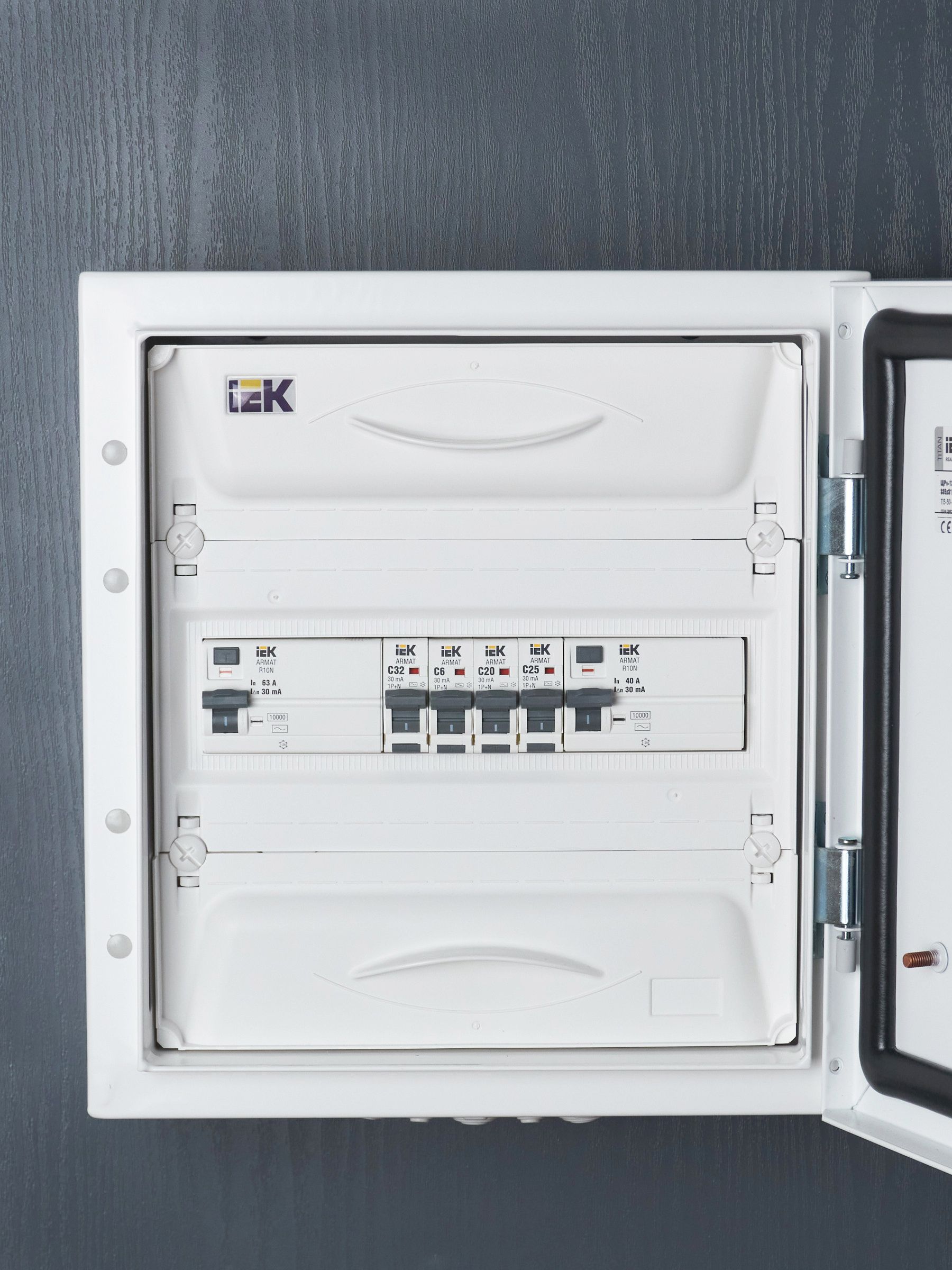 ARMAT Автоматический выключатель дифференциального тока B06S 1P+NP C6 30мА тип AC (18мм) IEK - Фото 8