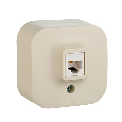 QUTEO Розетка для открытой установки компьютерная RJ45 кат.5E UTP слоновая кость 782254